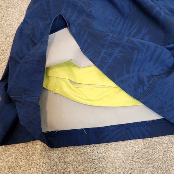 Chubbies Mens sport short blue palms with neon yellow spandex size XXL - Picture 3 of 9